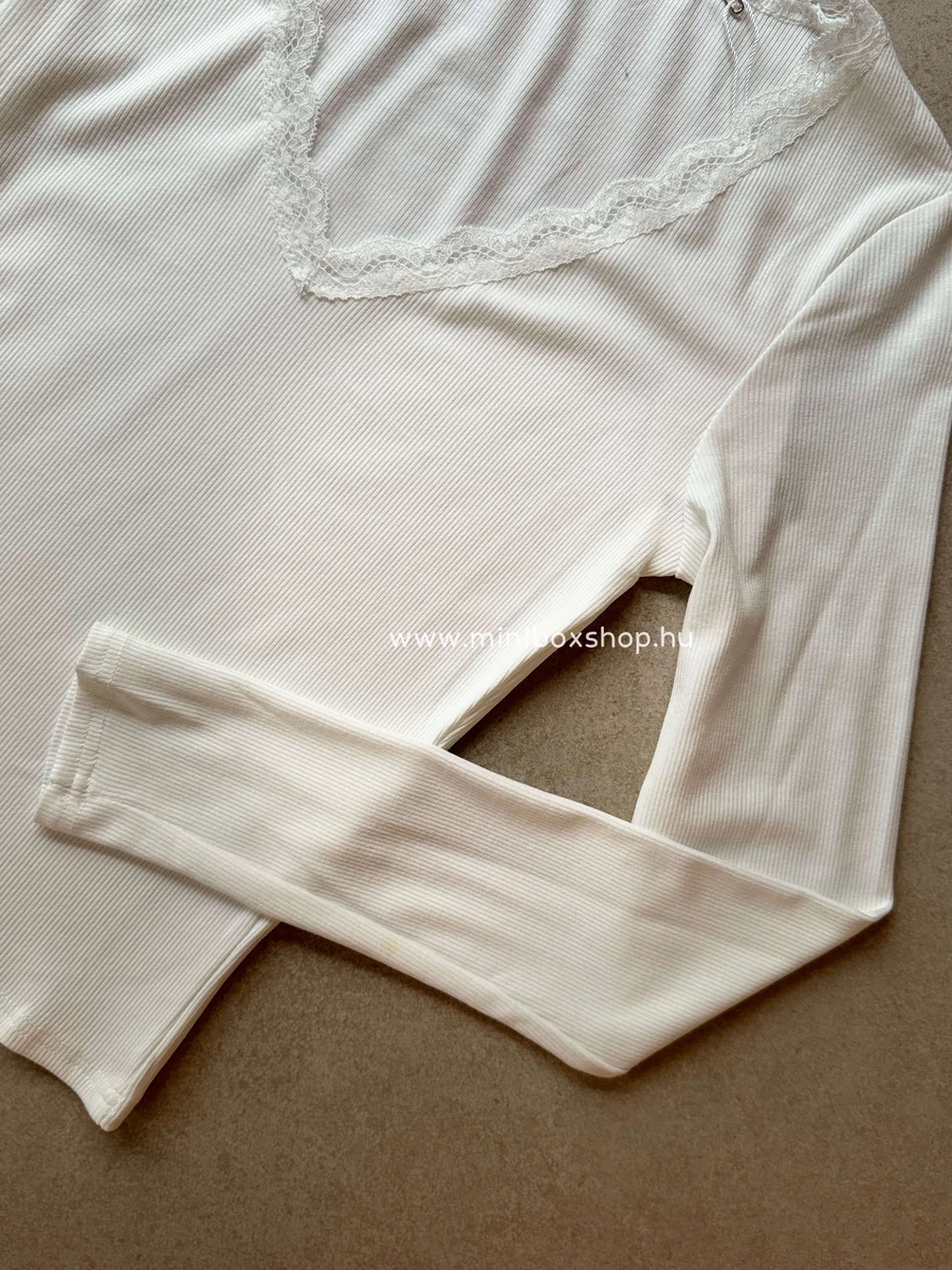 ESSENCE Basic felső - csipkével