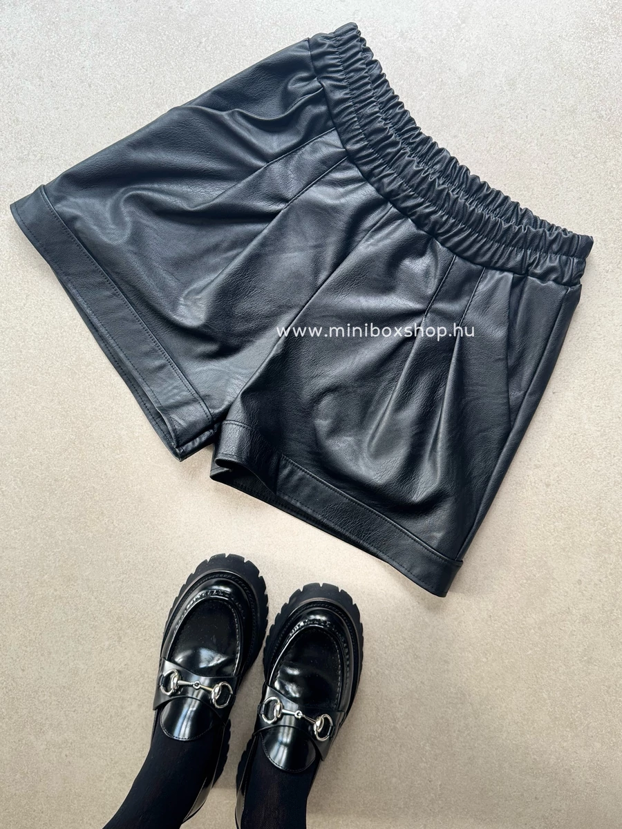 TITANILLA bőrhatású gumis rövidnadrág TITANILLA bőrhatású gumis rövidnadrág