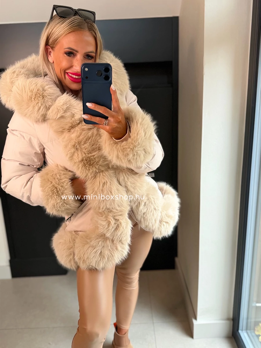 SZILVI derèkban szűkíthető - steppelt kabát - szőrmével - övvel