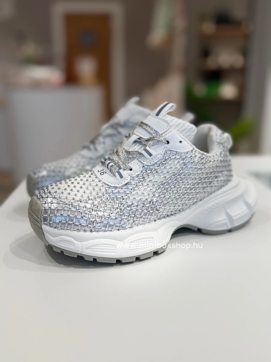 EXTRA sneaker