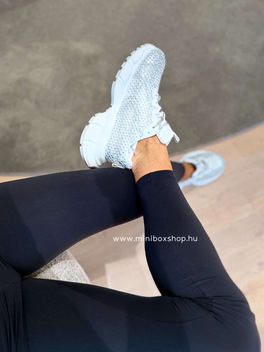 EXTRA sneaker