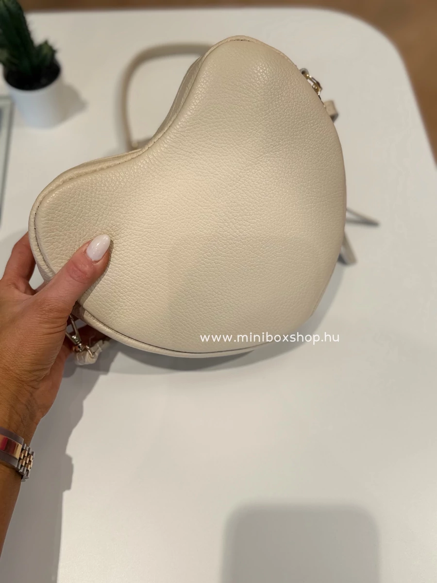 LOVE formavilágú - valódi marhabőr táska