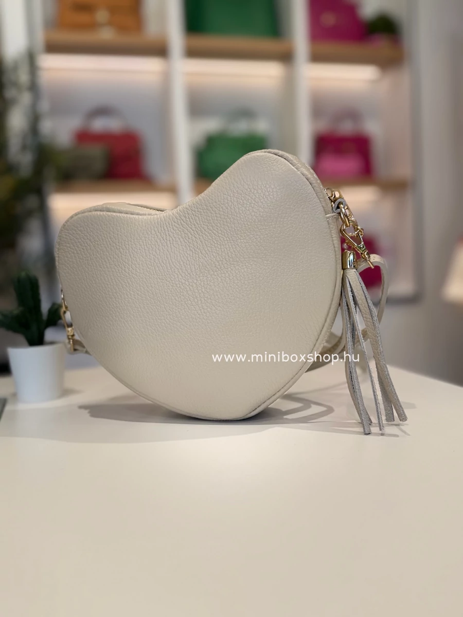 LOVE formavilágú - valódi marhabőr táska